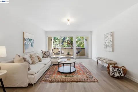 $385,000 | 955 Shorepoint Court, Unit 100, Alameda, CA 94501