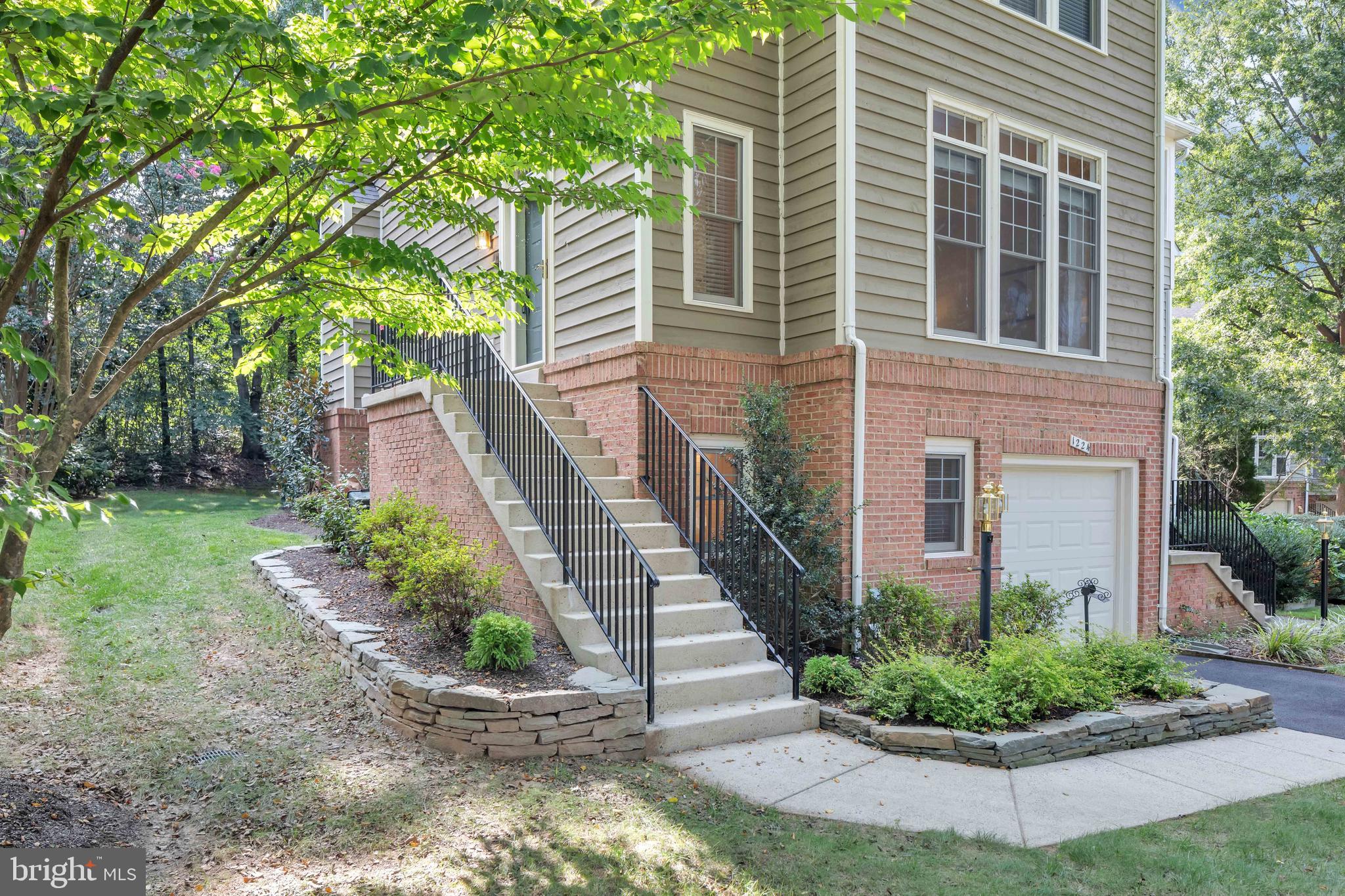 1224 Weatherstone Court Reston, VA 20194 - Photo 25 of 38 Private side entrance