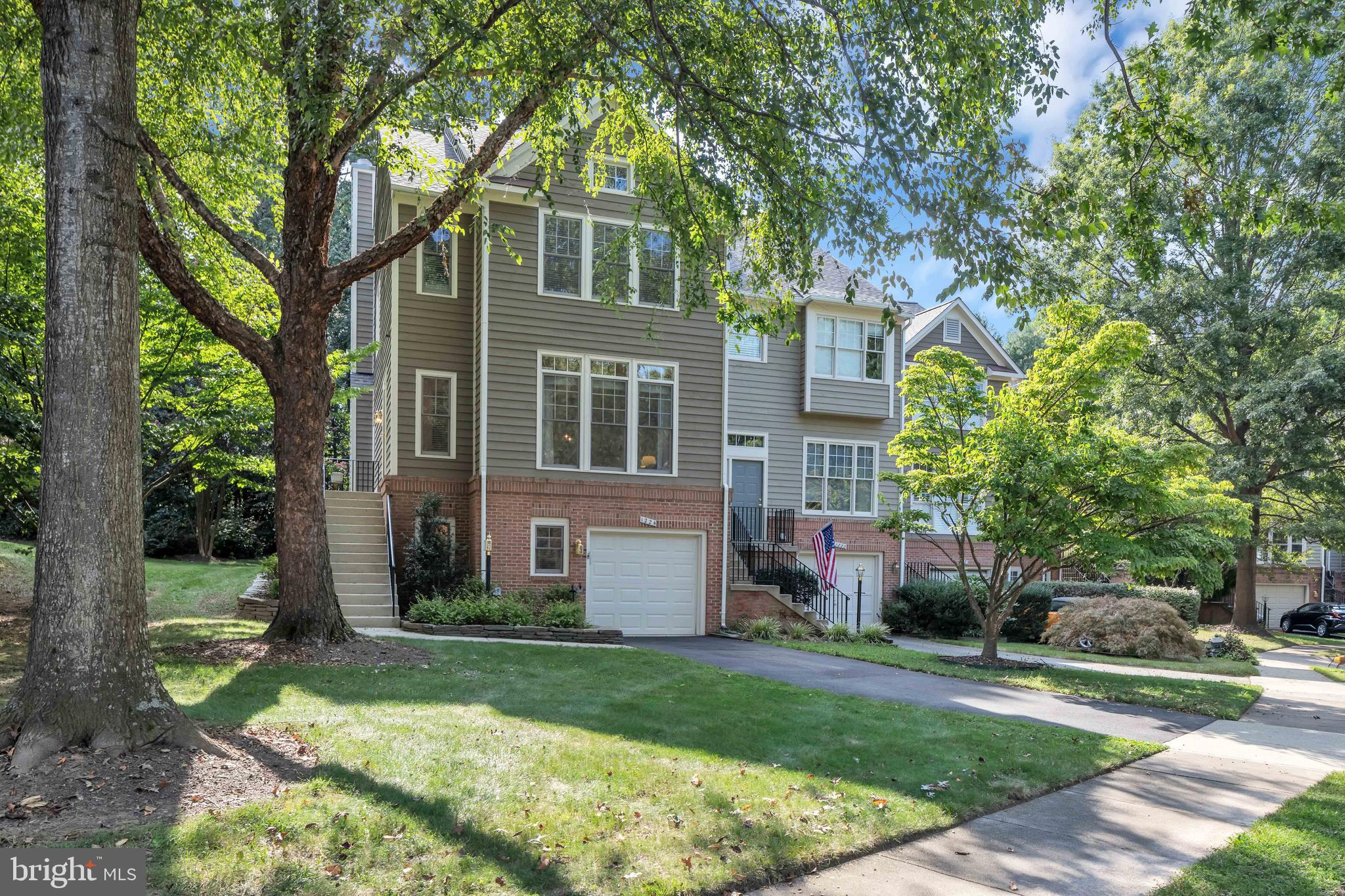 1224 Weatherstone Court Reston, VA 20194 - Photo 27 of 38 Large end unit lot