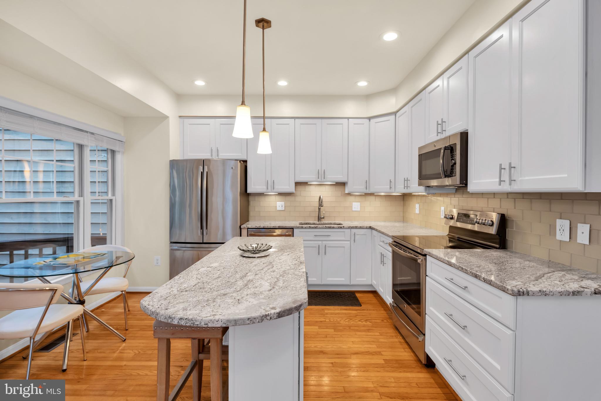1224 Weatherstone Court Reston, VA 20194 - Photo 4 of 38 Subway tile back splash