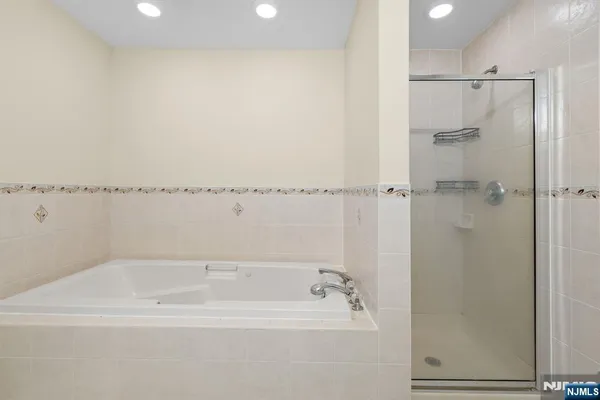 $4,300 | 12 Liberty Court, Secaucus, NJ 07094