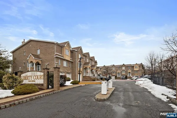 $4,300 | 12 Liberty Court, Secaucus, NJ 07094