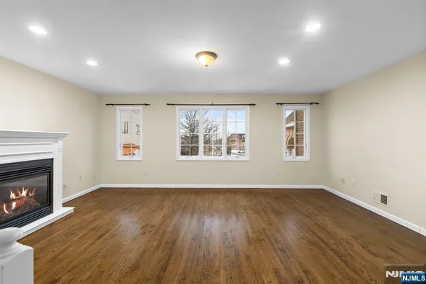 $4,300 | 12 Liberty Court, Secaucus, NJ 07094