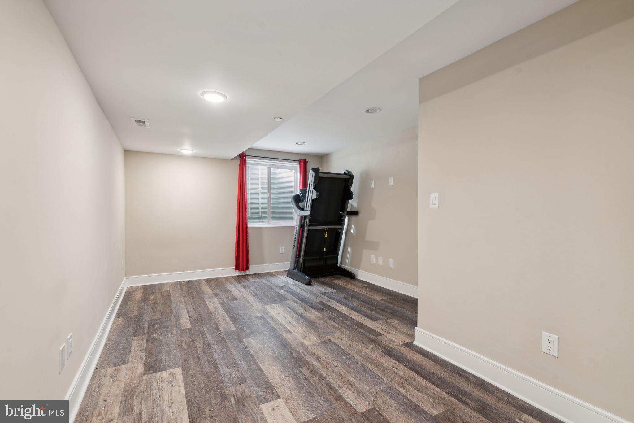 518 Mercy Street Philadelphia, PA 19148 - Photo 48 of 50 Versatile space with natural light.