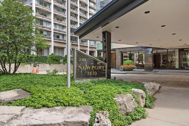 $200,000 | 1610 North Prospect Avenue, Unit 201, Milwaukee, WI 53202