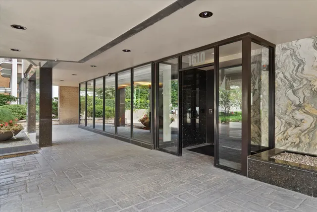 $200,000 | 1610 North Prospect Avenue, Unit 201, Milwaukee, WI 53202