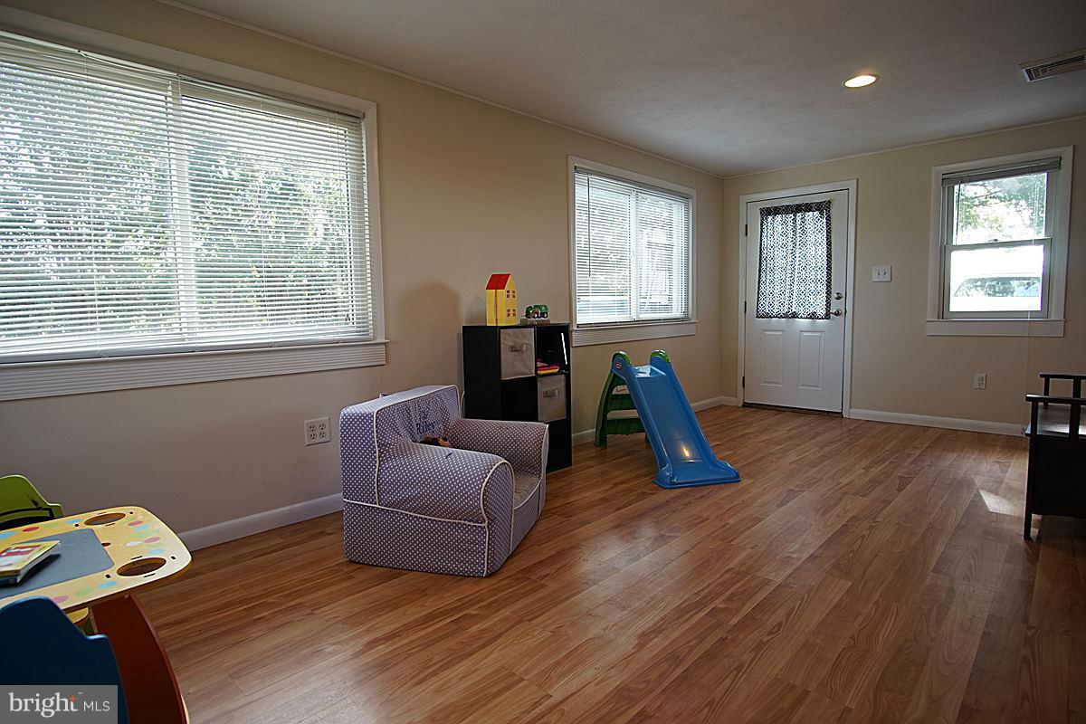 7101 Damascus Road Gaithersburg, MD 20882 - Photo 14 of 26 Sun Room