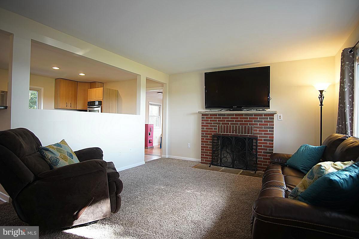 7101 Damascus Road Gaithersburg, MD 20882 - Photo 8 of 26 Family Room