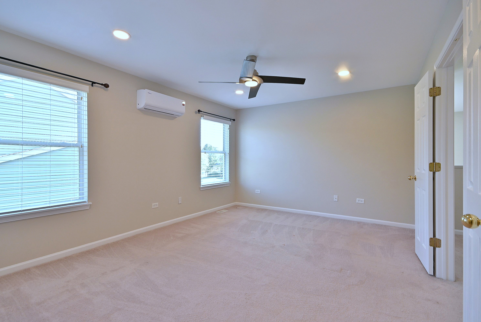 2434 White Barn Road Aurora, IL 60502 - Photo 27 of 45 a view of an empty room with a window