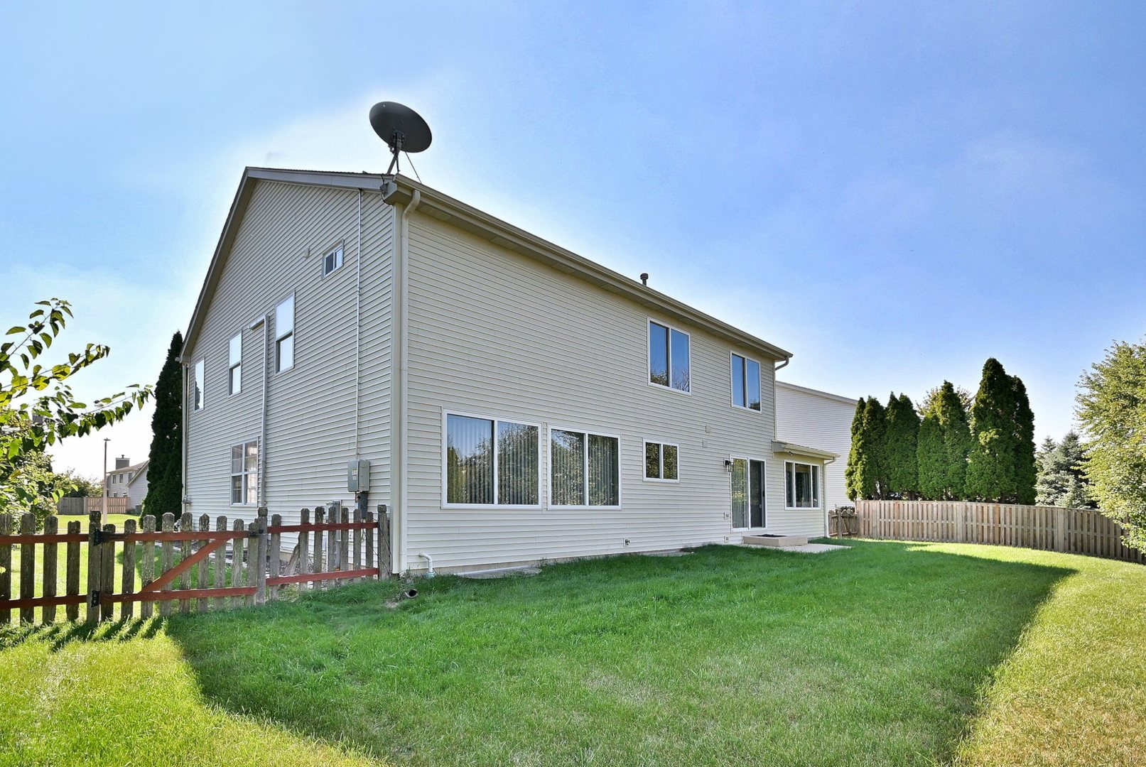 2434 White Barn Road Aurora, IL 60502 - Photo 45 of 45 a front view of a house with a yard
