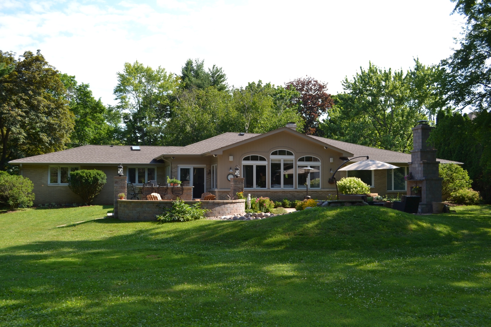 750 Becker Road Glenview, IL 60025 - Photo 1 of 27