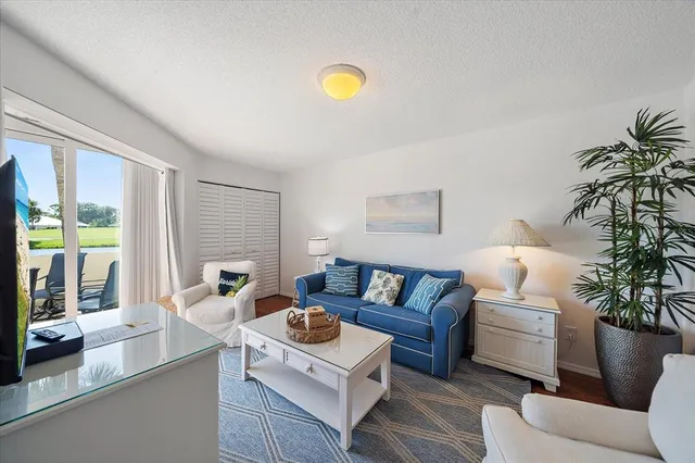 $4,500 | 425 Cerromar Terrace, Unit 359, Venice, FL 34293