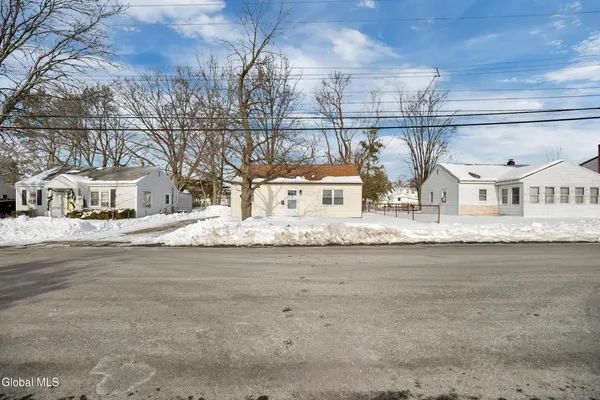 $2,500 | 3 Miracle Lane, Colonie, NY 12211