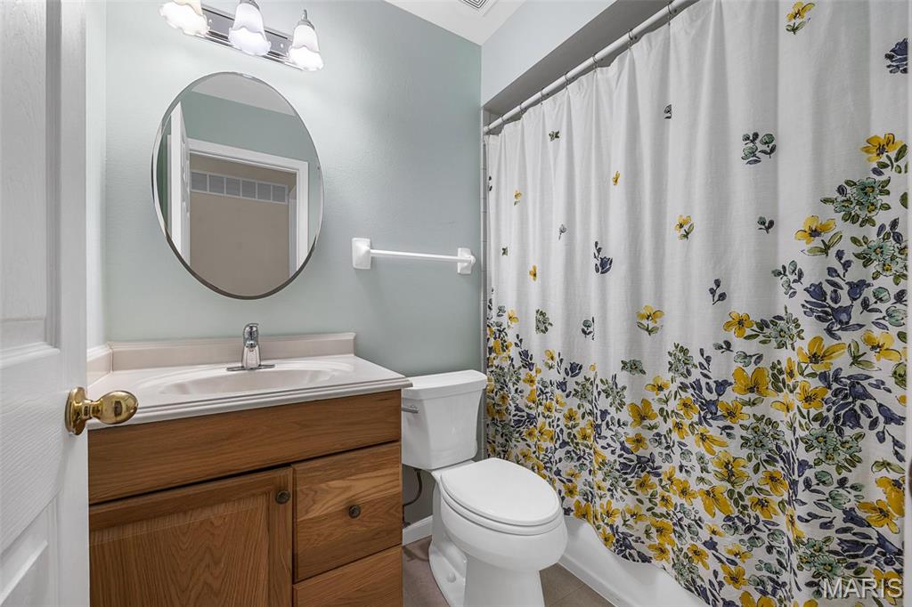 215 Shadyoak Drive Ballwin, MO 63021 - Photo 16 of 31