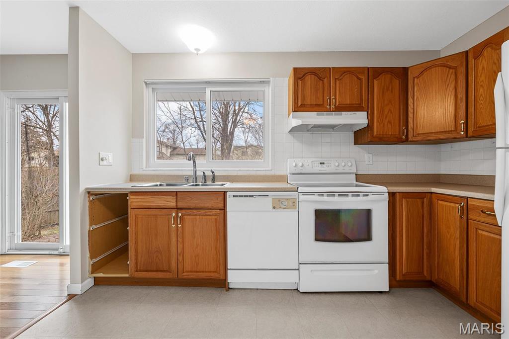 215 Shadyoak Drive Ballwin, MO 63021 - Photo 8 of 31