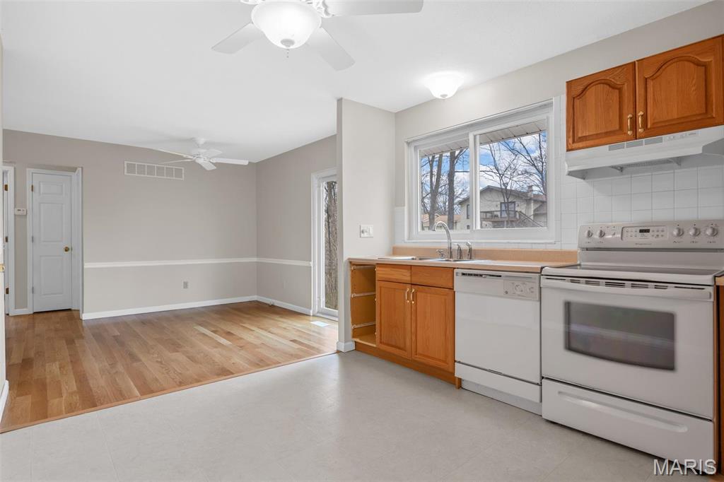 215 Shadyoak Drive Ballwin, MO 63021 - Photo 9 of 31