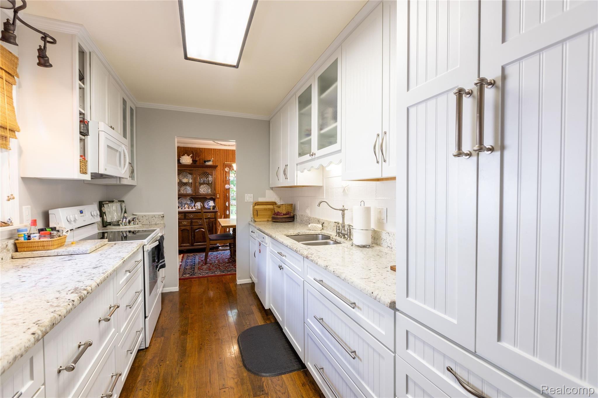 8416 Rucker Road Grosse Ile, MI 48138 - Photo 11 of 37 Well designed kitchen!