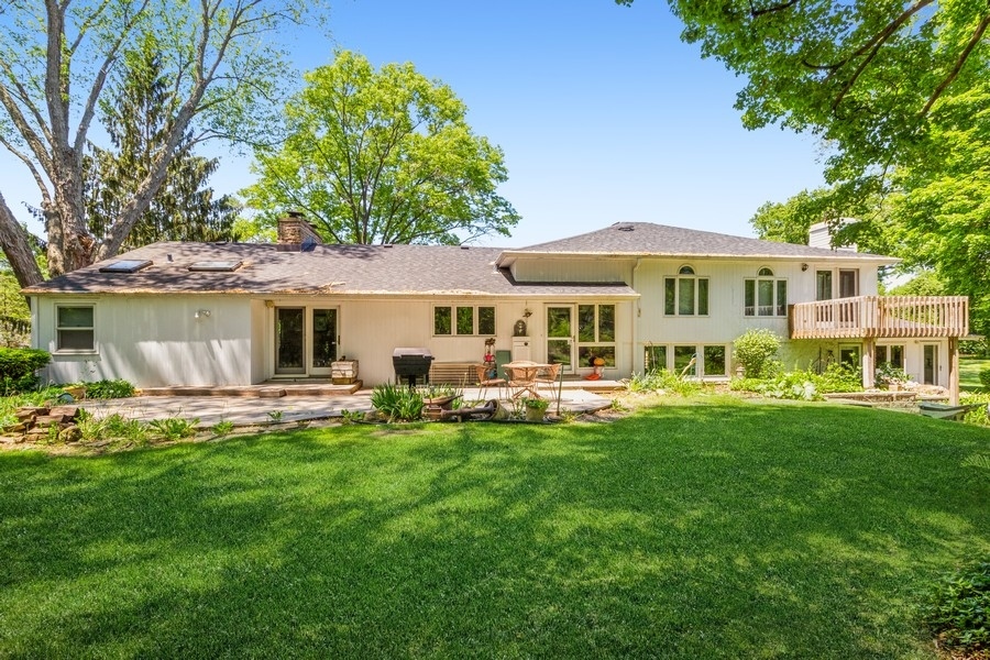 425 Cumnock Road Inverness, IL 60067 - Photo 2 of 25