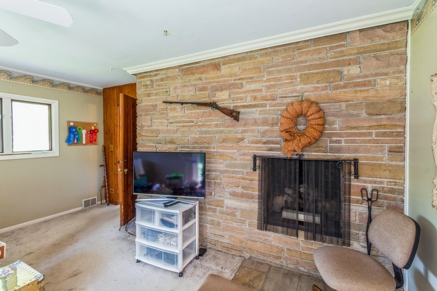 425 Cumnock Road Inverness, IL 60067 - Photo 8 of 25