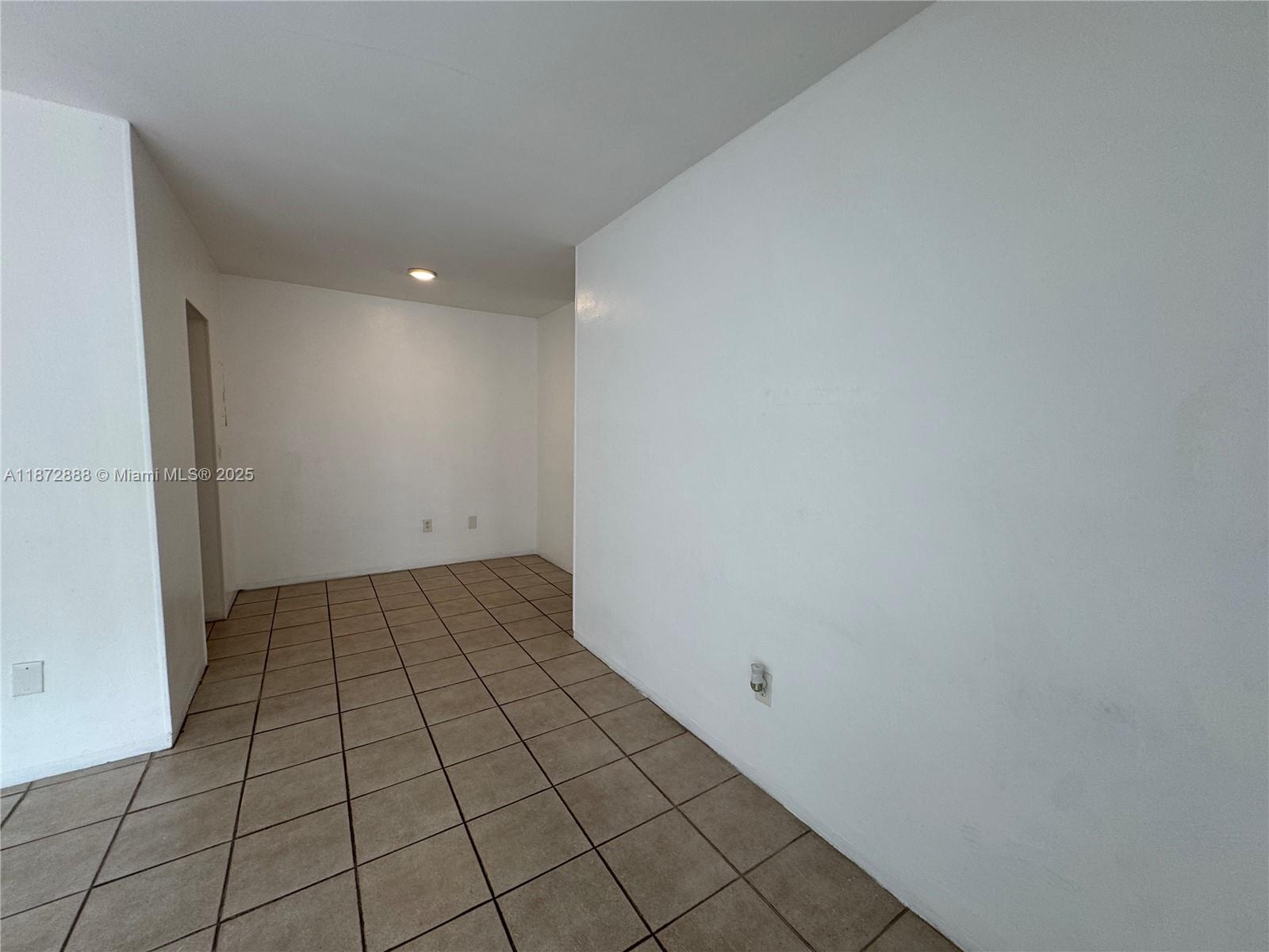 921 Meridian Avenue, Unit 7 Miami Beach, FL 33139 - Photo 18 of 31 a view of an empty room