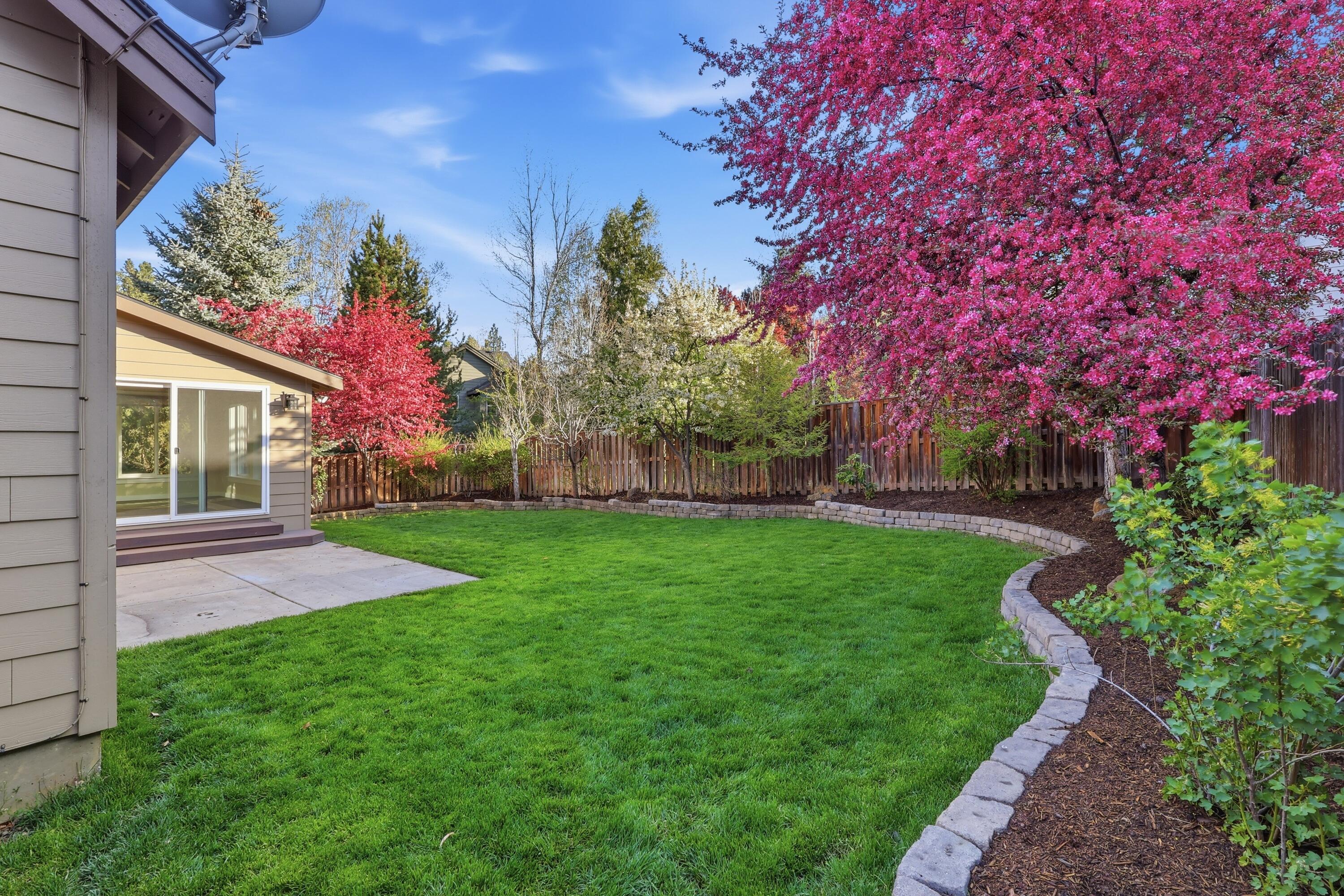 19530 Hollygrape Street Bend, OR 97702 - Photo 53 of 86