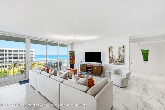 $4,495,000 | 2100 South Ocean Boulevard, Unit 402N, Palm Beach, FL 33480
