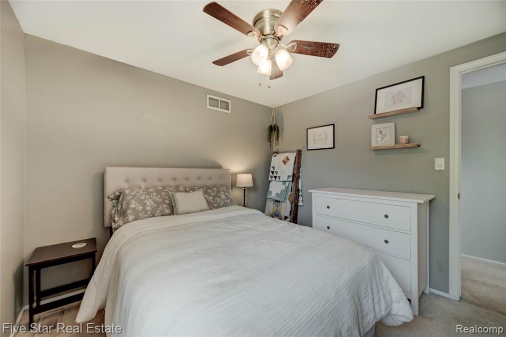 21953 Hall Road Trenton, MI 48183 - Photo 34 of 48 Gallery Image 34