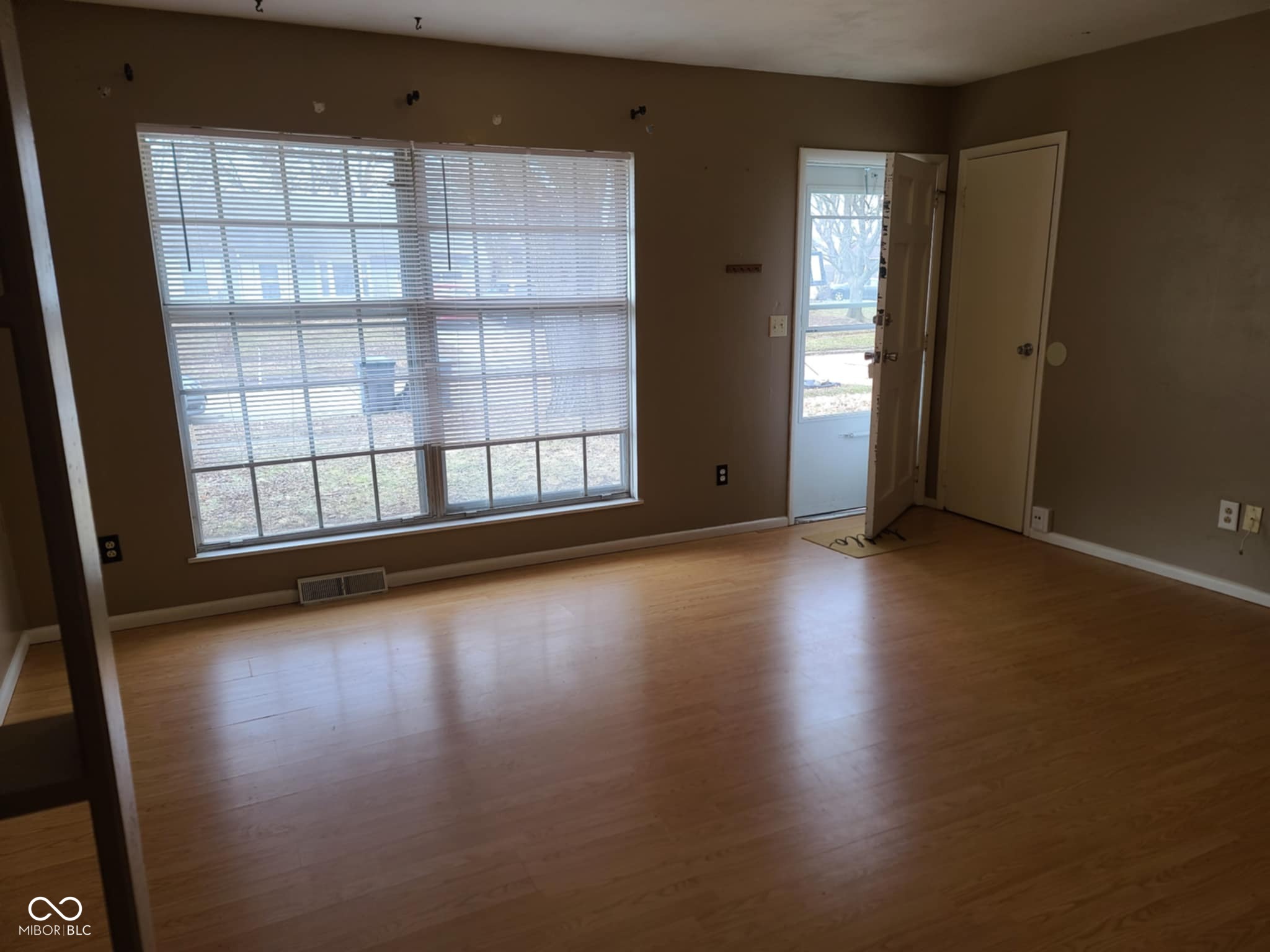 1908 Edgemont Way Anderson, IN 46011 - Photo 3 of 9 Gallery Image 3