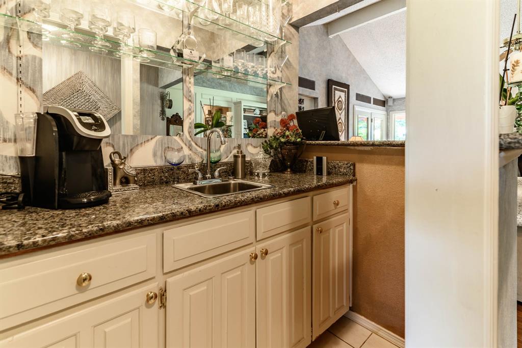 1029 Springfield Street Mansfield, TX 76063 - Photo 4 of 29