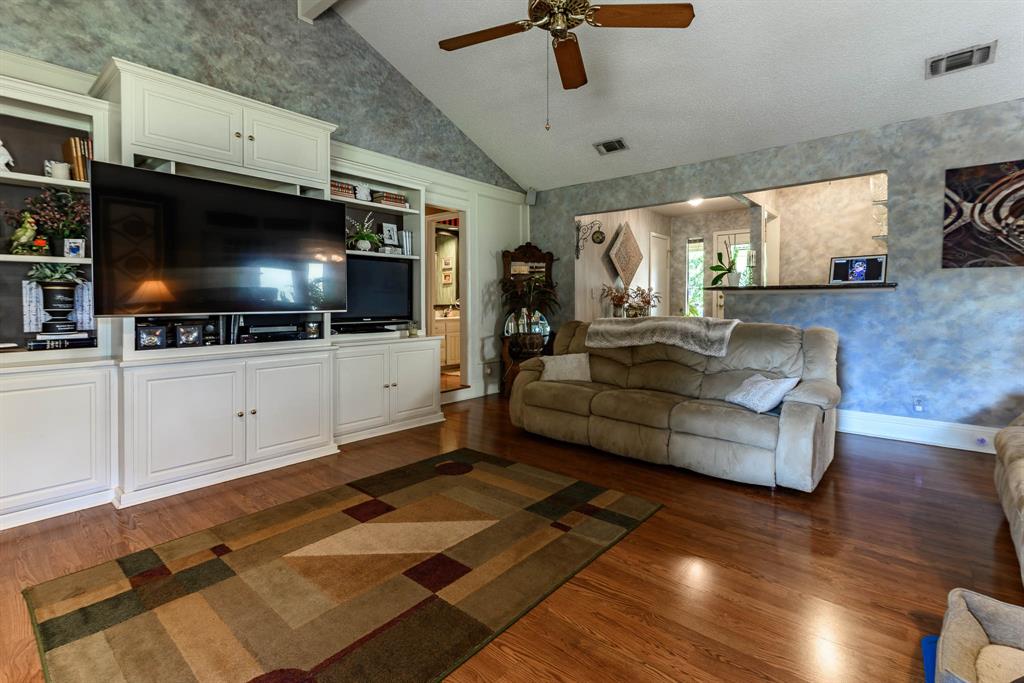 1029 Springfield Street Mansfield, TX 76063 - Photo 5 of 29