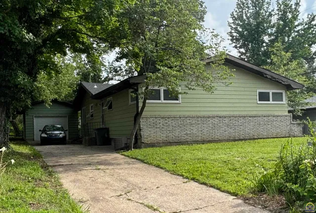 $184,900 | 1614 West 12th Avenue, Emporia, KS 66801