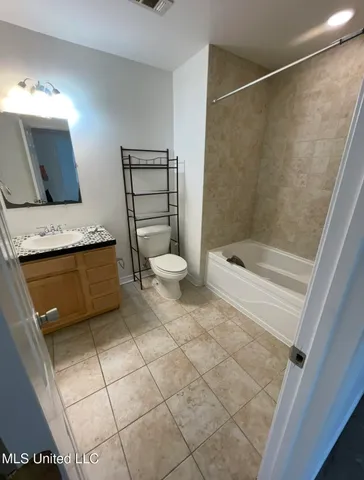 $1,225 | 590 Royal Oak Drive, Unit 12, Pass Christian, MS 39571