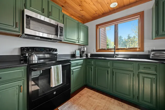 $779,000 | 527 Hannah Loop, Unit 58, Carroll, NH 03595