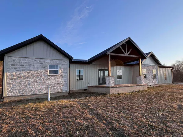 $499,900 | 2267 Old Highway 60 West, Mitchell, IN 47446