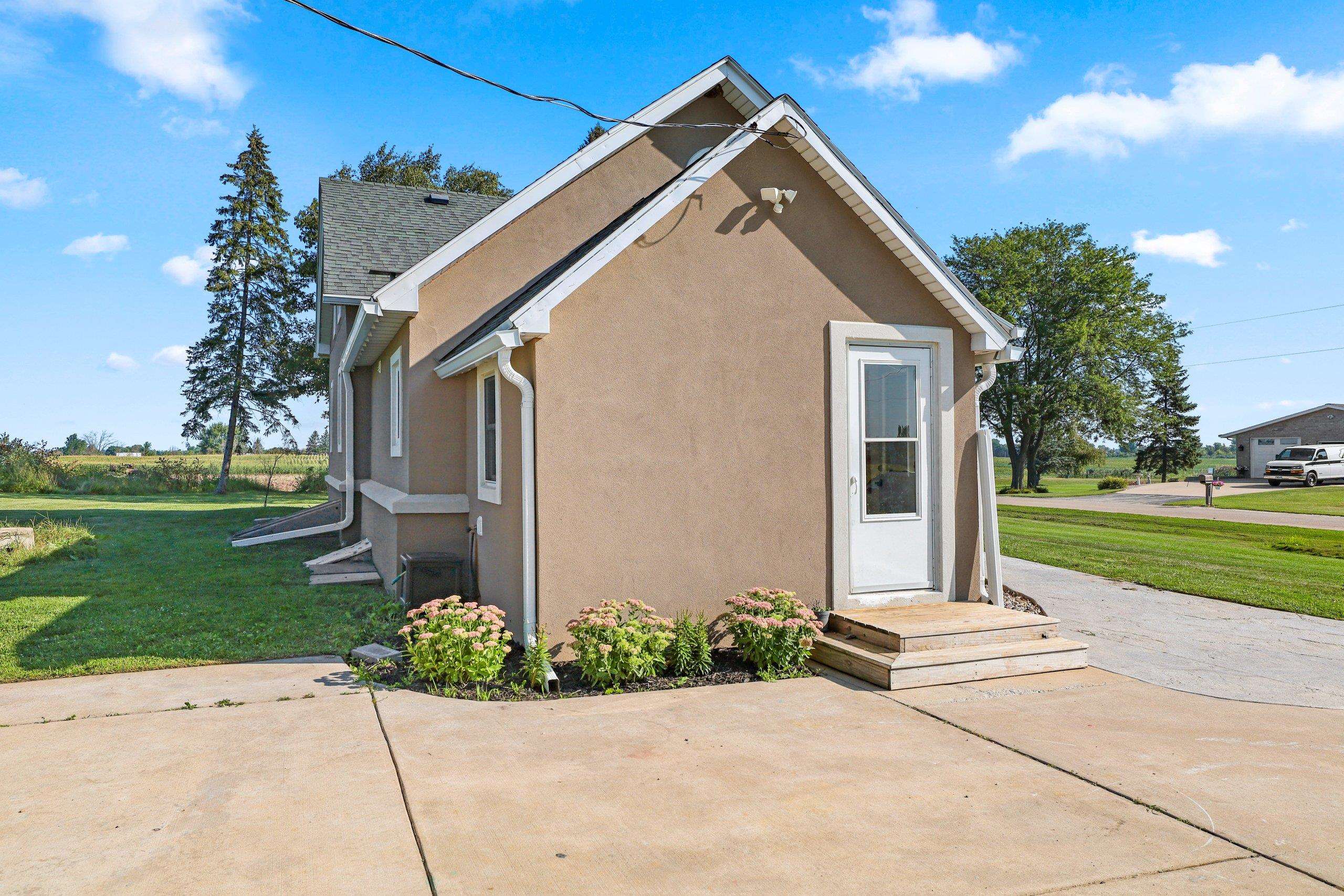 1372 Phillips Road Green Bay, WI 54311 - Photo 9 of 53 Gallery Image 9