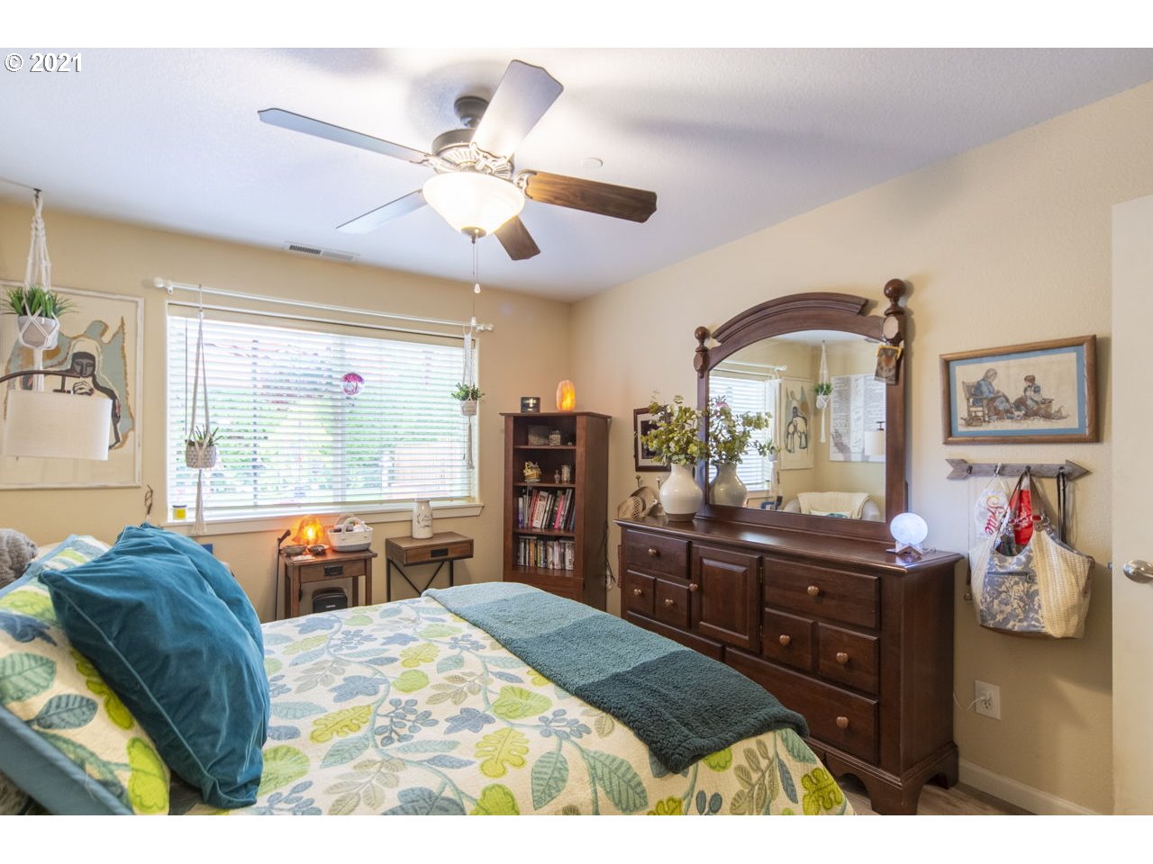 424 Walnut Way Silverton, OR 97381 - Photo 13 of 32 Gallery Image 13
