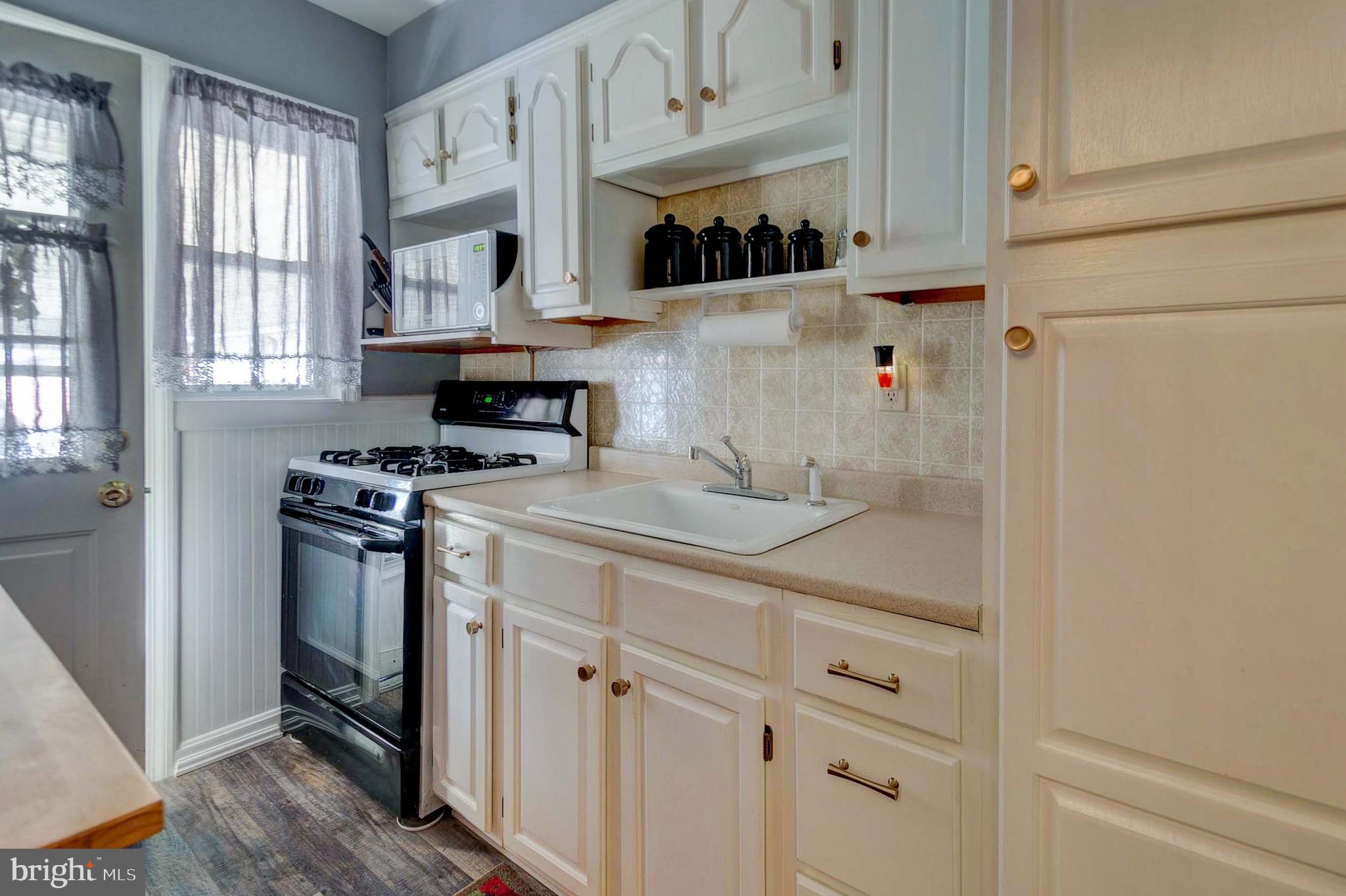315 Torner Road Baltimore, MD 21221 - Photo 14 of 35 Enjoy the benefits of cooking with gas stove