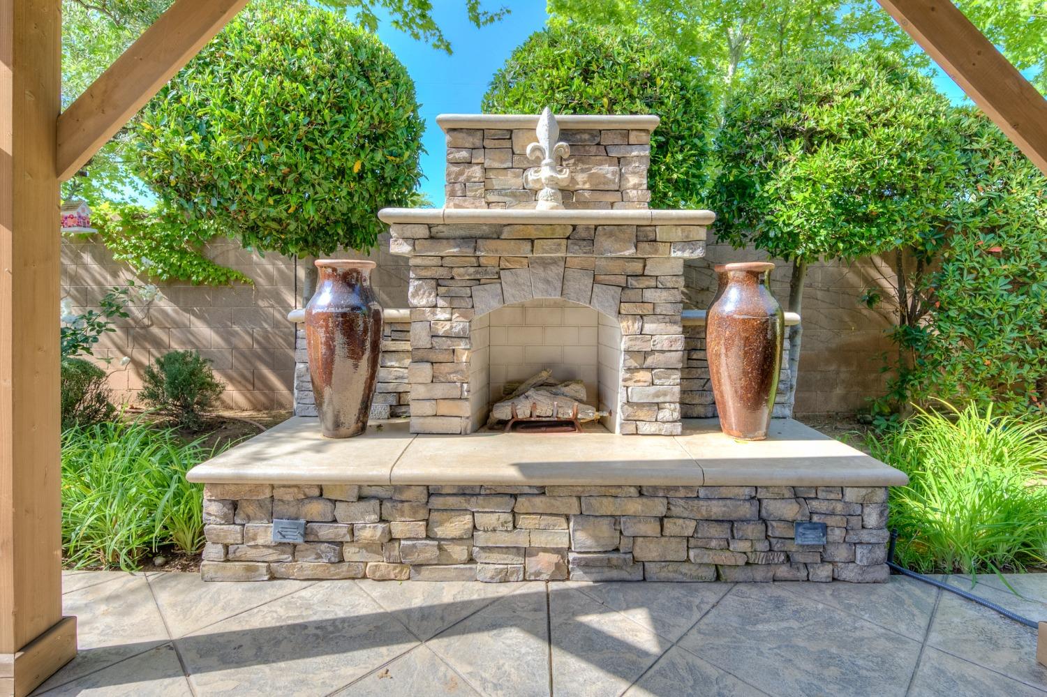 3731 Serena Avenue Clovis, CA 93619 - Photo 40 of 54 front view of a house with a yard