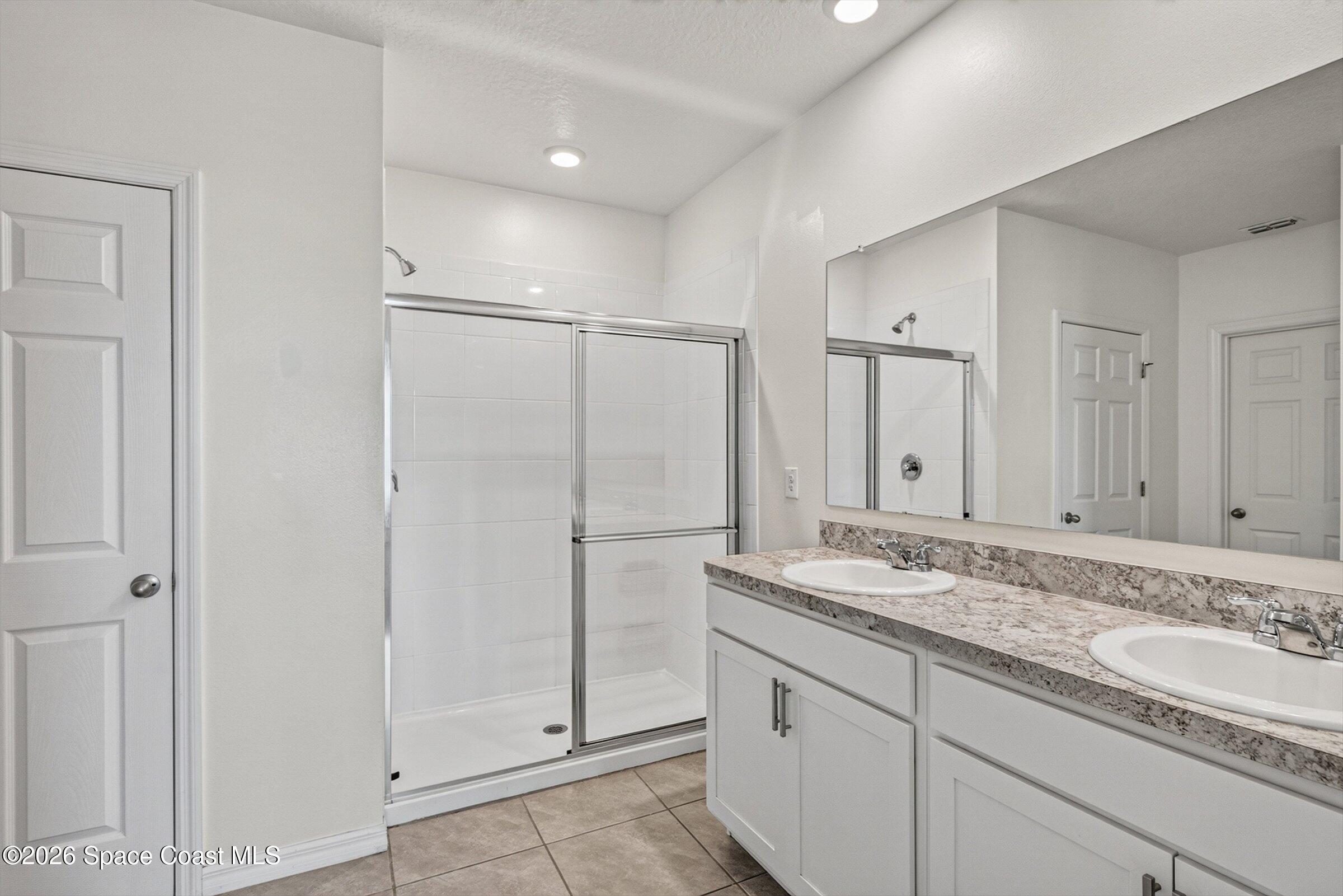 3419 Foggy Mist Road Southeast Palm Bay, FL 32909 - Photo 10 of 39 Primary Bathroom