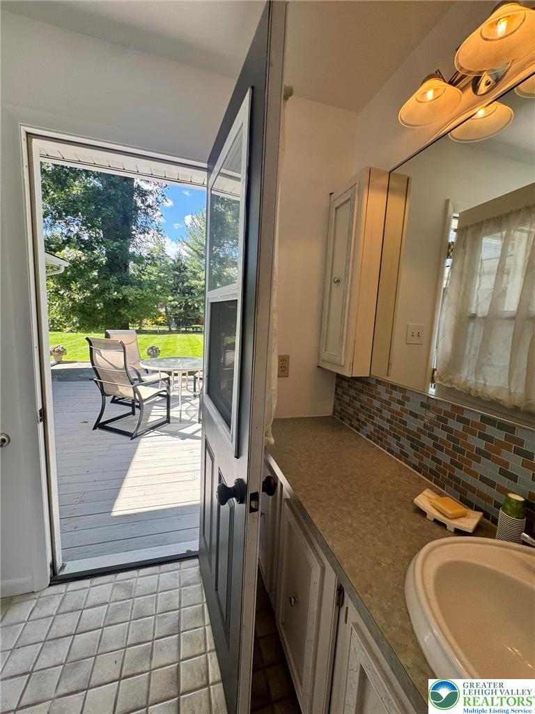 2667 Washington Lane Bethlehem, PA 18015 - Photo 41 of 59 a very nice looking dining room with a large window