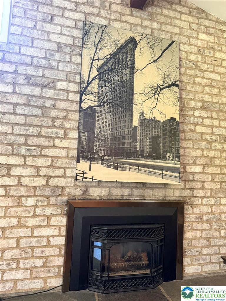 2667 Washington Lane Bethlehem, PA 18015 - Photo 10 of 59 a fireplace with a sink