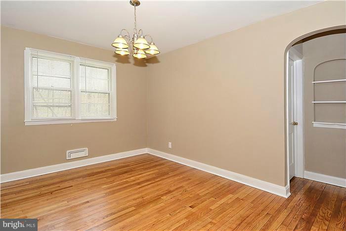 1903 Hillcrest Road Baltimore, MD 21207 - Photo 7 of 27 Dining Room