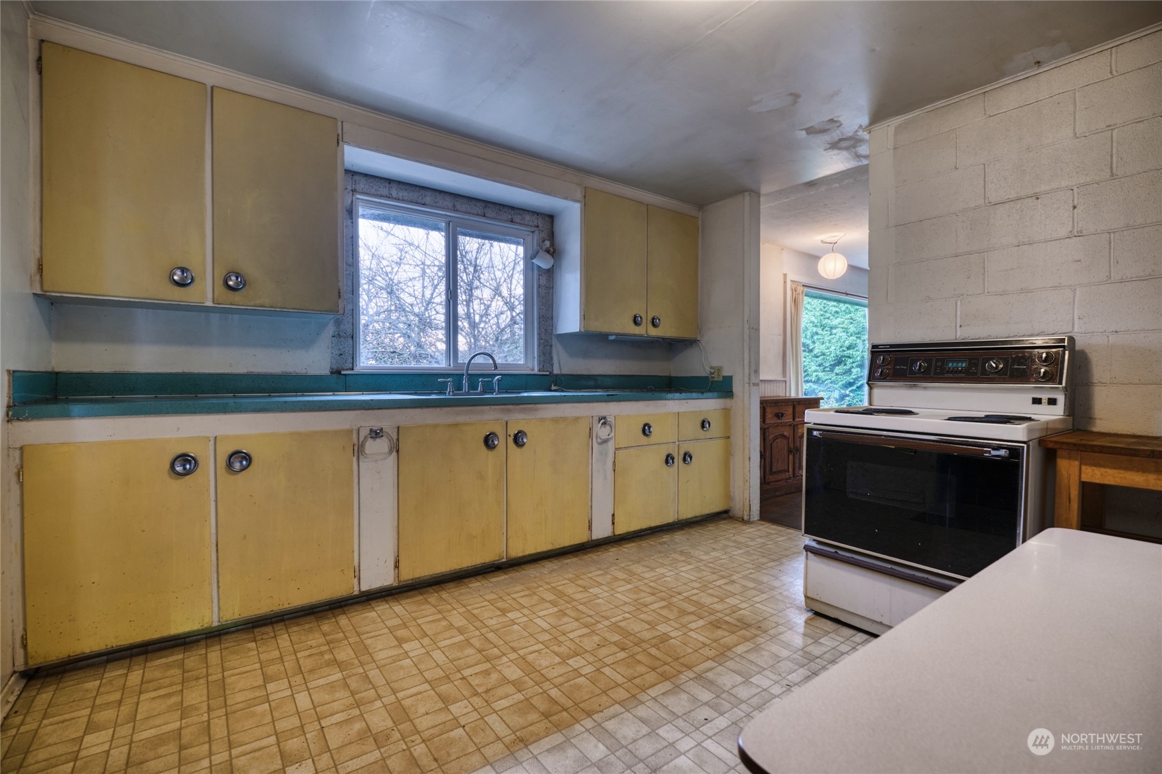 1365 Gulf Road Point Roberts, WA 98281 - Photo 6 of 26 Gallery Image 6