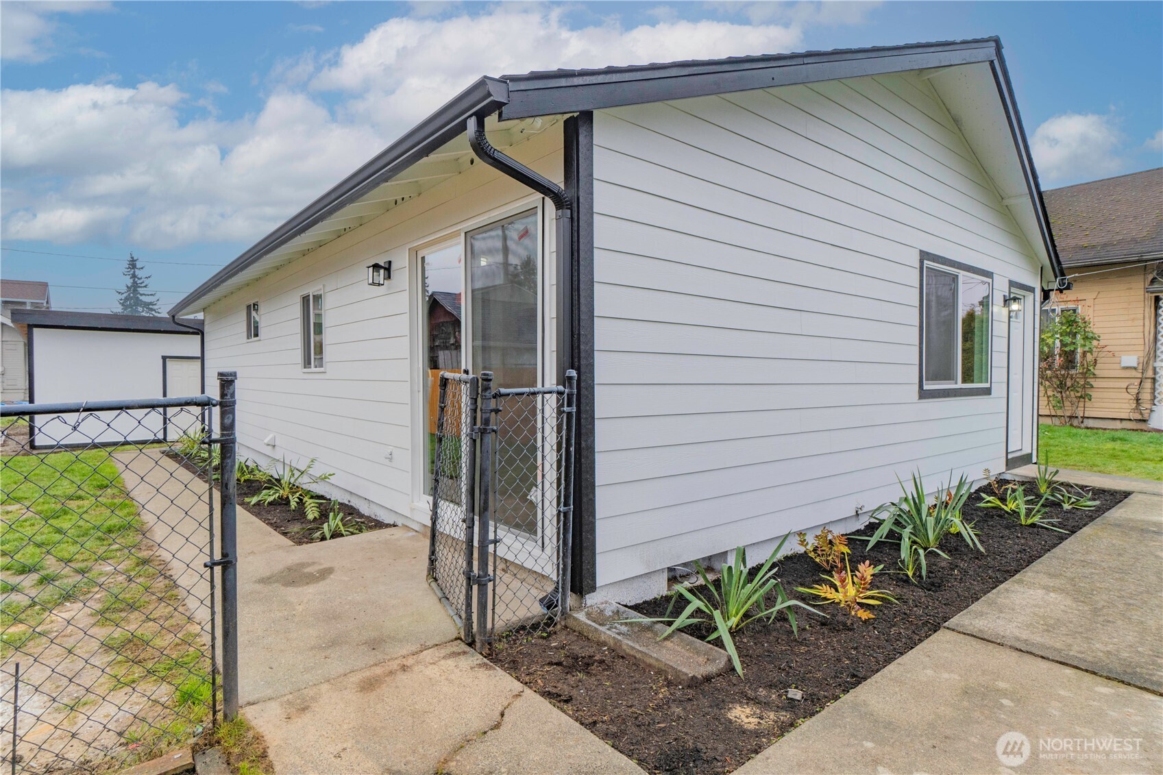 1658 South 44th Street Tacoma, WA 98418 - Photo 3 of 29