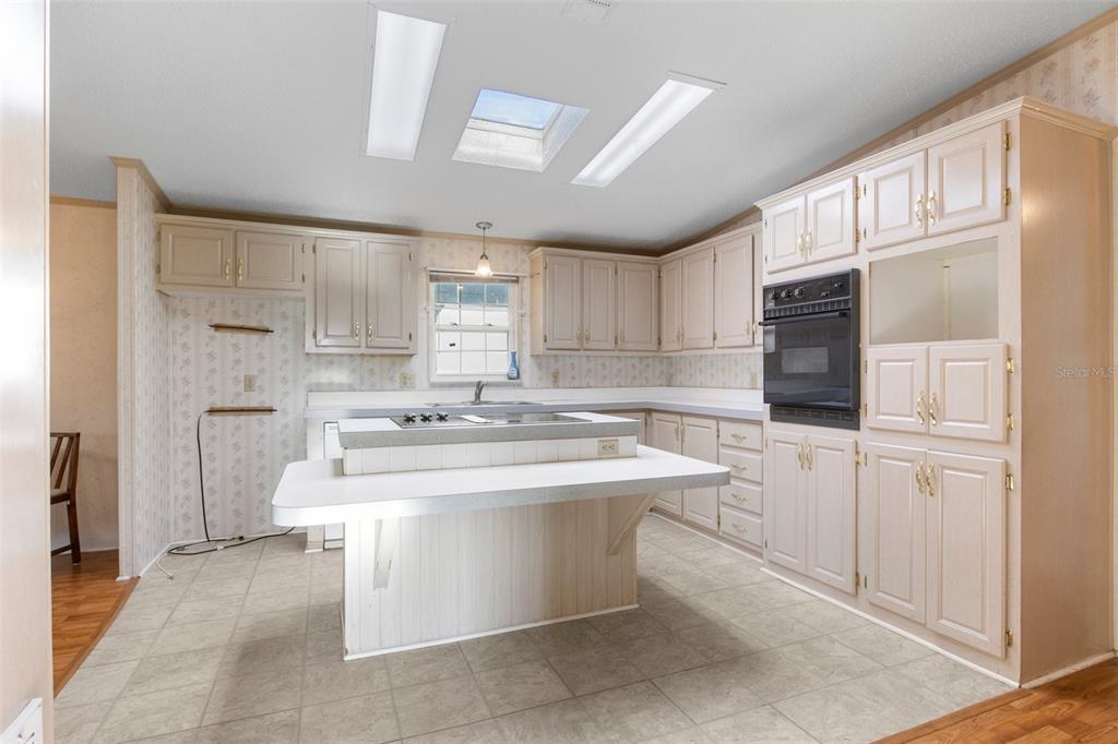 34914 Fun Way Zephyrhills, FL 33541 - Photo 8 of 25 Gallery Image 8