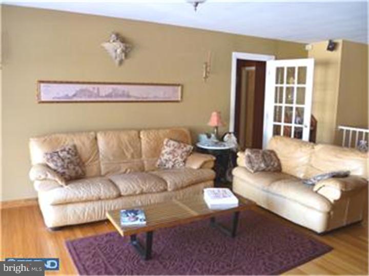 1924 Kings Point Road Cherry Hill, NJ 08003 - Photo 5 of 19 Living Room