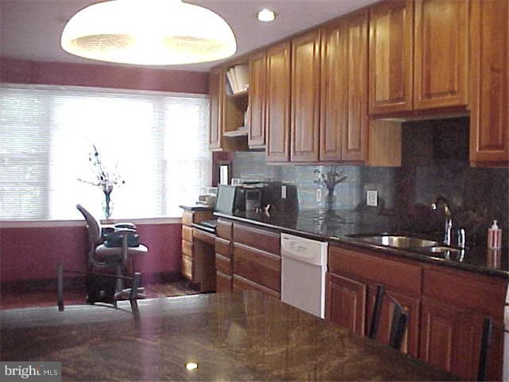 1924 Kings Point Road Cherry Hill, NJ 08003 - Photo 7 of 19 Kitchen