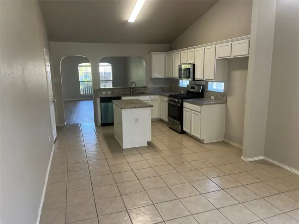 $2,150 | 713 Hogan, Kyle, TX 78640