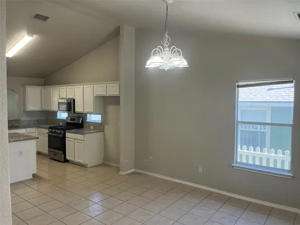 $2,150 | 713 Hogan, Kyle, TX 78640