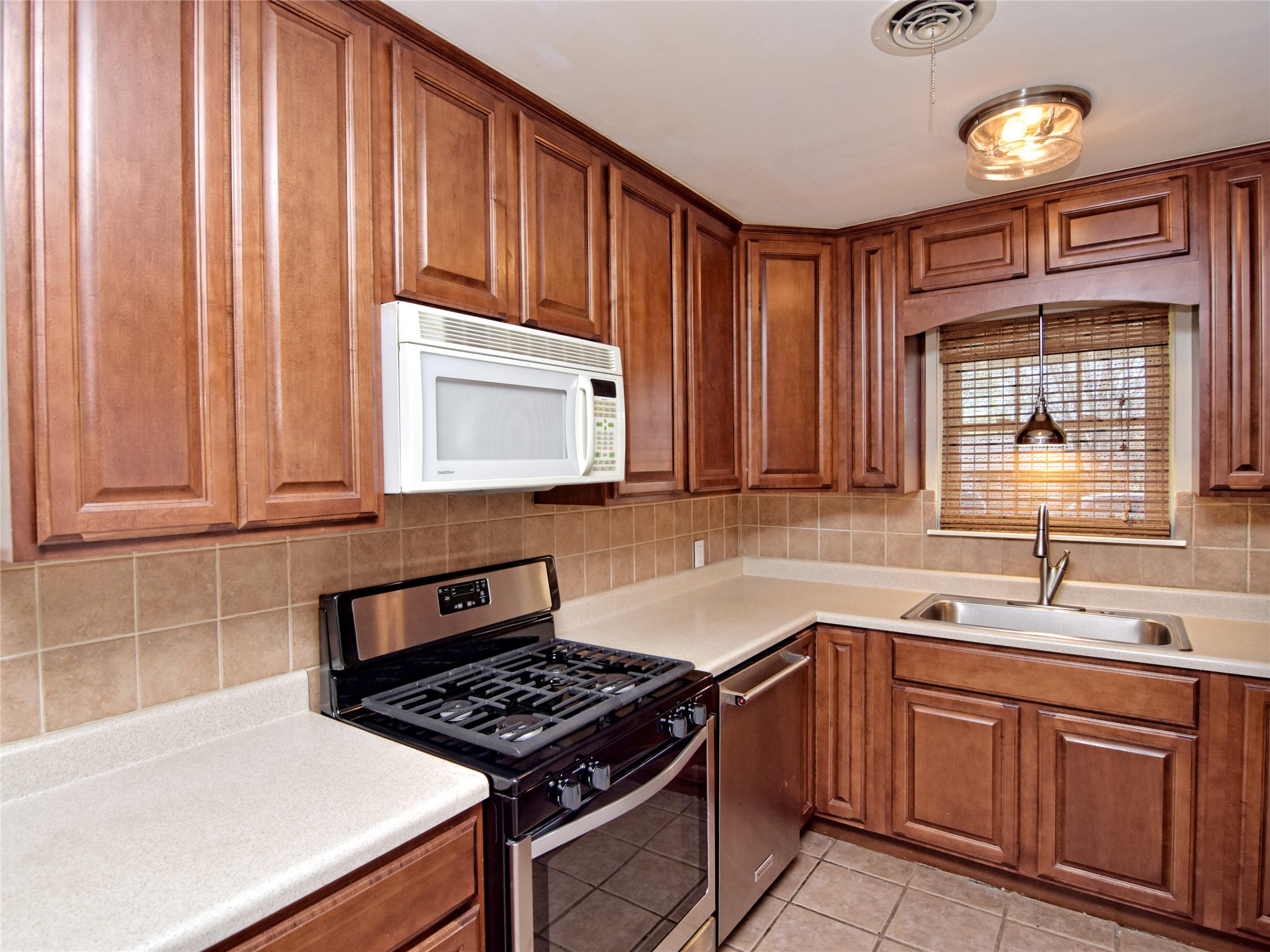 5300 Middale Lane Austin, TX 78723 - Photo 8 of 20